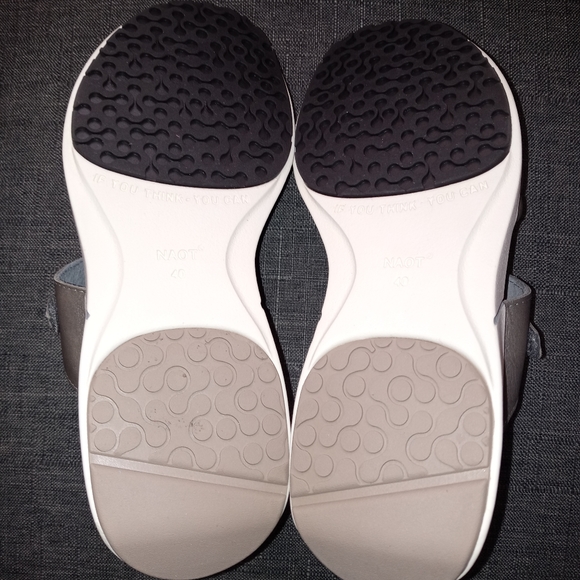 Naot | Vesta Sandal Size 40 L9 Women's  9 in Foggy Grey Leather - Picture 15 of 15